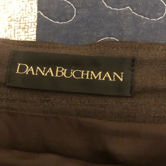 Dana Buchman 100% Silk Skirt in Brown with Back Split, size 20 - Picture 5 of 9